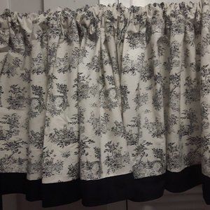 Bunny Rabbit family picnic black white valances 
EUC.